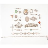 Lot 317 - A collection of vintage and modern silver...