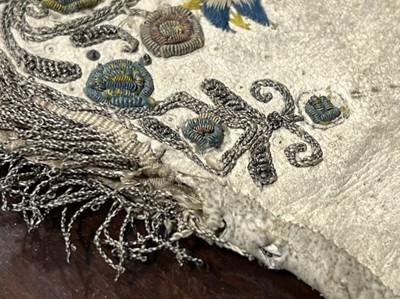 Lot 155 - A pair of white leather and embroidered gloves, late 16th Century