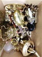 Lot 174 - A box of decorative brass ware