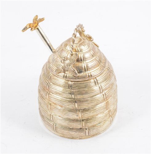 Lot 301 - Contemporary silver honey pot and cover with honey dipper, George Tarratt