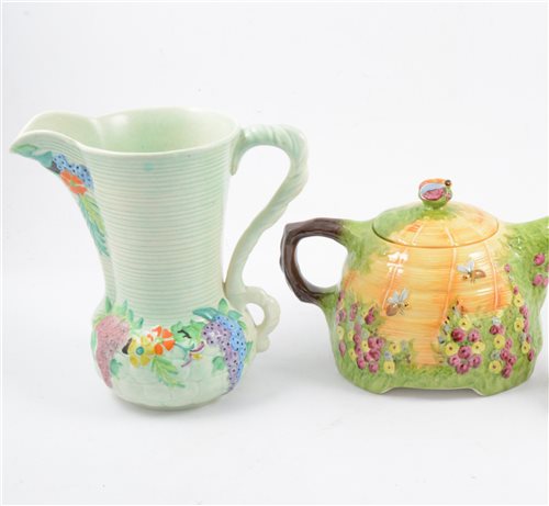 Lot 102 - Royal Winton limited edition Beehive teapot, and other Beehive related pottery