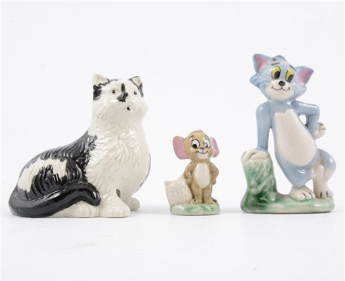 Lot 94 - Three early Wade figures, Tom & Jerry, and Burslem the Factory Cat