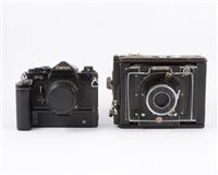 Lot 131 - A collection of cameras, a press camera, Canon, Zorko etc (7).