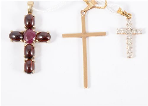 Lot 268 - Three cross pendants, a 9 carat yellow gold cross, a diamond set cross, a plain cross and a fine curb link chain.