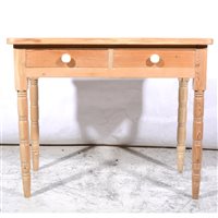 Lot 475 - A pine side table