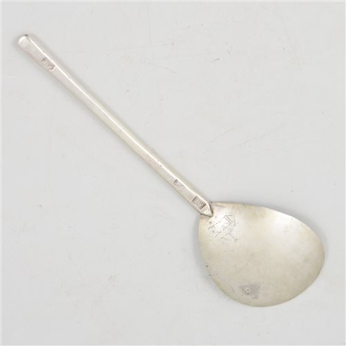 Lot 143 - Silver slip end spoon, Robert Wade Jnr, London, circa 1630.