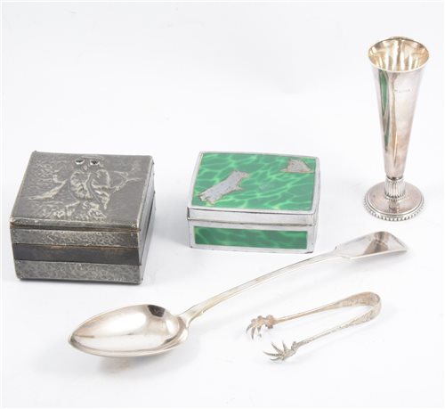 Lot 163 - A tray of mixed metalware - Georgian fiddle pattern basting spoon, sugar tongs, glove stretchers, plated flatware and berry spoons and New Hall stainless steel teaware