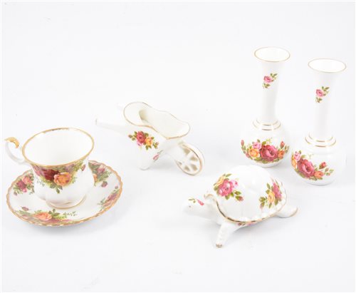 Lot 131 - Royal Albert "Old Country Roses" bone china tea/dinner ware and decorative items