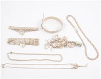 Lot 275 - A collection of silver jewellery - an eight bar gate link bracelet with padlock fastener