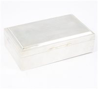 Lot 238 - A silver cigarette box / jewel box, wood-lined, by B Greaves, Birmingham 1967.