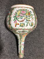 Lot 32 - Three Chinese famille rose items