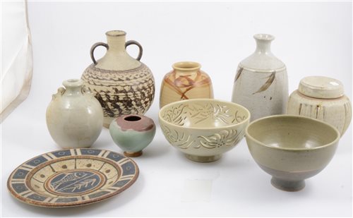 Lot 93 - A collection of studio pottery