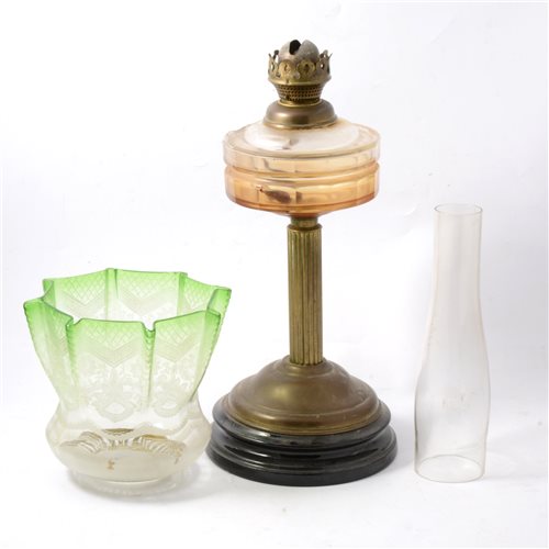 Lot 100 - Edwardian brass column oil lamp, etched glass shade.