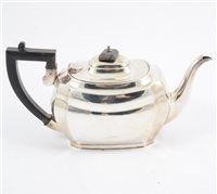Lot 286 - A silver teapot, by S Blanckensee & Son Ltd, Chester, 1935