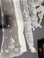 Lot 224 - AMENDED - Collection of 19th Century/ early 20th Century lace