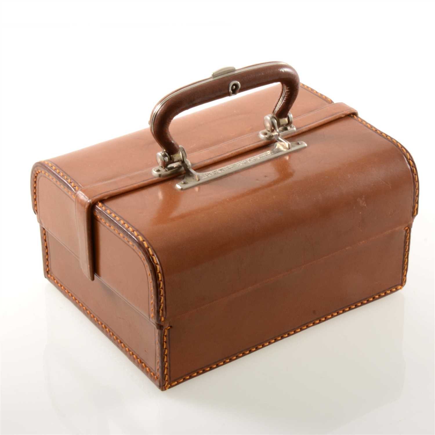 272 - A tan leather jewellery case with lift out tray