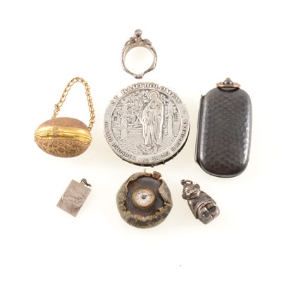 Lot 213 - A tray of collectable charms and pin wheel, thimble case, buttonhole watch