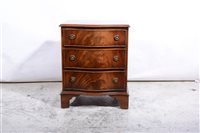 Lot 421 - A reproduction mahogany serpentine chest of drawers; and a mahogany pedestal table (2)