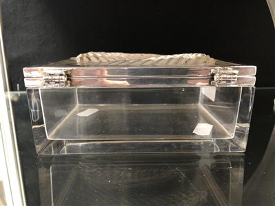 Lot 590 - A Lalique Crystal glass vanity box, 'Epis' design.