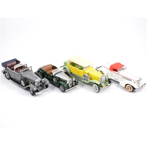 Lot 287 - Franklin Mint model collection, 8 models to include Mercedes 770K, Alvis, Duesenger J, Auburn Boat-tail Speedster and others