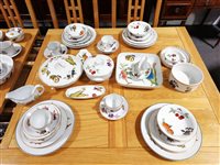 Lot 67 - A large collection of Royal Worchester Evesham pattern dinner service