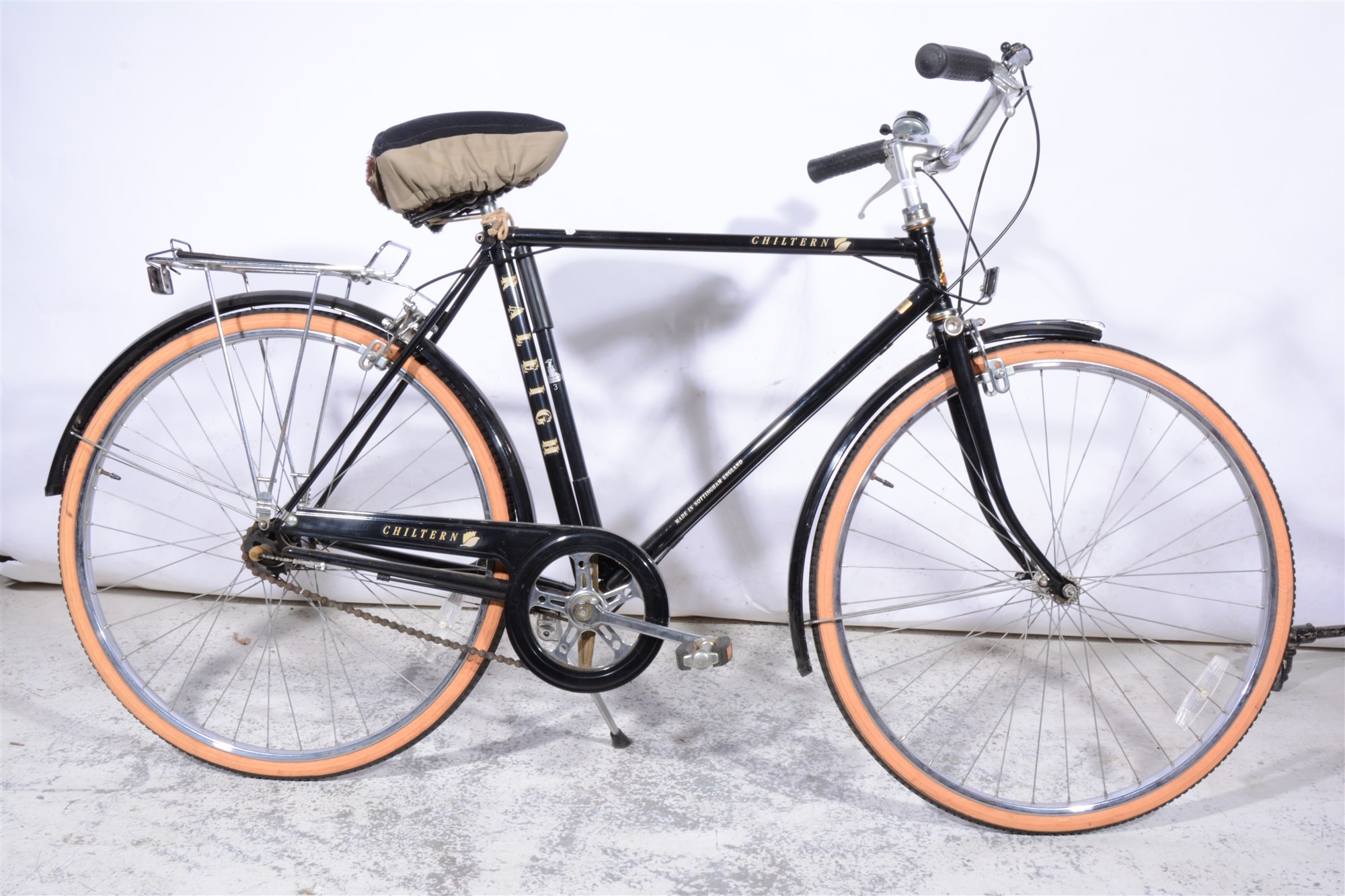 Lot 468 Raleigh Chiltern bicycle.