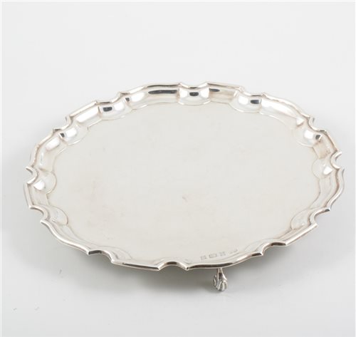 Lot 274 - Circular silver salver, by Deakin & Francis, Birmingham 1973, moulded pie-crust edge, raised on three scrolled feet, 15oz, diameter 26cm.