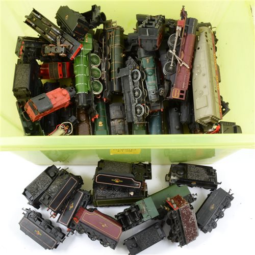 Lot 17 - Large quantity of loose playworn and damaged OO gauge railway locomotives and tenders, one box, various makers.