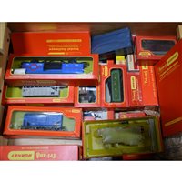 Lot 5 - Hornby Tri-ang model railway, mostly good condition, small number of engines.