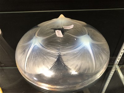 Lot 588 - A René Lalique opalescent glass dish, 'Volubilis' design, introduced 1921