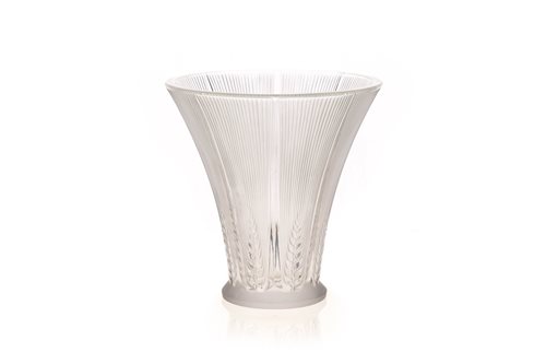 Lot 589 - A Lalique Cristal glass vase, 'Epis' design, circa 1950