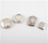 Lot 286 - A small silver vesta case, 35mm, Birmingham 1899, larger plated vesta,48mm white metal pill box, another with hinged cover, two thimbles.(6)
