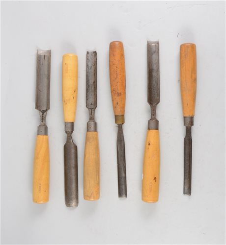 Lot 113 - Selection of 13 carpenters and joiners chisels.