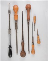 Lot 123 - 18 various screwdrivers, some with boxwood handles.