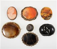 Lot 272 - Six vintage brooches and an un-mounted slice of moss agate, three brooches set with agate, one having an oval carved shell cameo