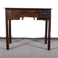 Lot 520 - Oak side table