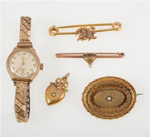 Lot 275 - A collection of gold jewellery, a Victorian oval target brooch 35mm x 28mm, in the etruscan style with a small seed pearl to centre and registration lozenge to back