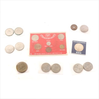 Lot 324 - Coins: Commemorative crowns, mostly Elizabeth II