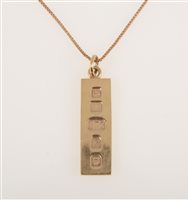 Lot 248 - A 9 carat yellow gold ingot and chain, the ingot measuring 42mm x 12mm, hallmarked London 1977, approximate weight 23.8gms, on a 1.1mm gauge box link chain 50cm long, 5gms.