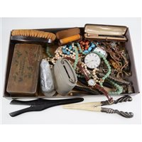 Lot 353 - A tray of costume jewellery and collectables, silver handled shoe horn and glove stretchers, cigar and cheroot holders, one hallmarked 9 carat gold collar, a silver pair case pocket watch (af)
