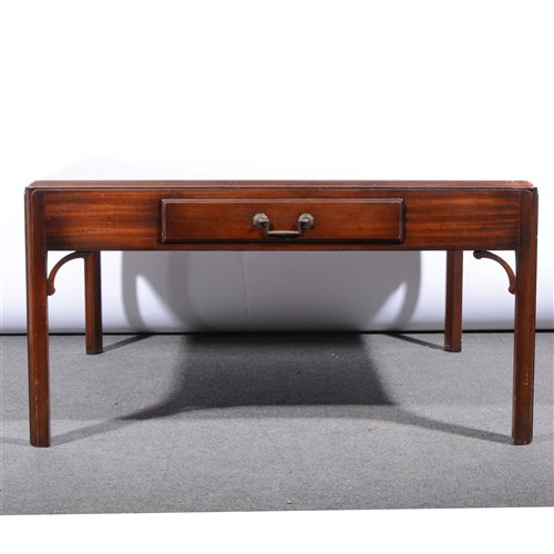 Lot 494 - Reproduction mahogany coffee table