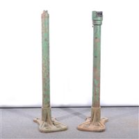 Lot 472 - The Quick Fix, A pair of cast iron and mechanical tennis net stands, height 110cm.