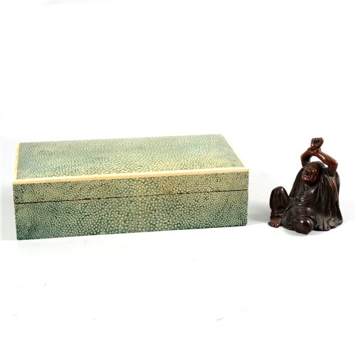 Lot 124 - CATALOGUE AMENDMENT there i no miniture in this lot Japanese bronze model, of a screaming man, 9cm; a shagreen box, etc.