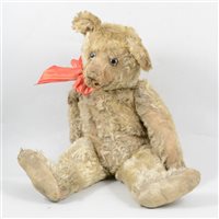 Lot 185 - A blonde plush teddy bear circa 1912, 50cm