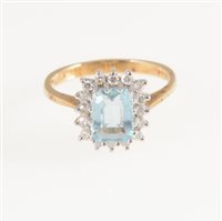 Lot 250 - An aquamarine and diamond rectangular cluster ring, the emerald cut aquamarine 7mm x 6mm claw set and surrounded by sixteen eight cut diamonds