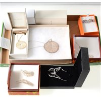 Lot 341 - A pair of Alex Monroe "Peacock Feather" hook earrings for pierced ears and similar pendant and chain both in original boxes with Alec Monroe leaflets, a Kit Heath circular silver pendant