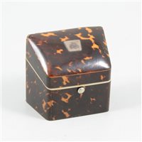 Lot 212 - A 19th Century tortoiseshell and ivory thimble case by Lund, Cornhill, London