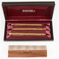 Lot 316 - A Sheaffer 18 carat yellow gold three piece pen set comprising a fountain pen, ballpoint pen and propelling pencil