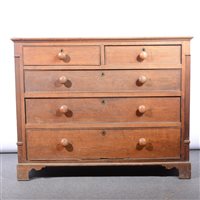 Lot 466 - Victorian oak and elm chest of drawers, moulded edge, fitted with two short and three long drawers, reeded sections to the angles, bracket feet, width 118cm.