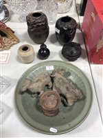 Lot 16 - A quantity of Chinese earthenware and pottery items